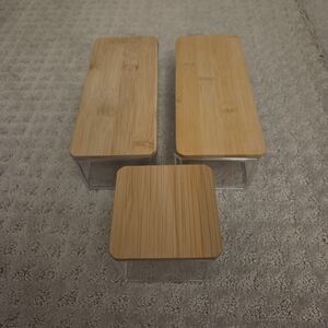 Set of Storage Containers With Lids